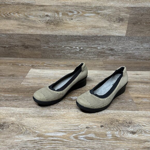Shoes - Clarks Caddell Trail Platform Beige Women's Size 8.5